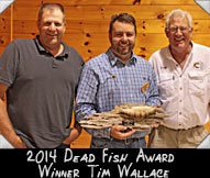 2014 Dead Fish Award winner Tim Wallace with WMH Board members Mark McCumber (L) and Jerry Driessen